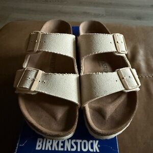 Birkenstock Arizona Rivet Size 38 in Eggshell